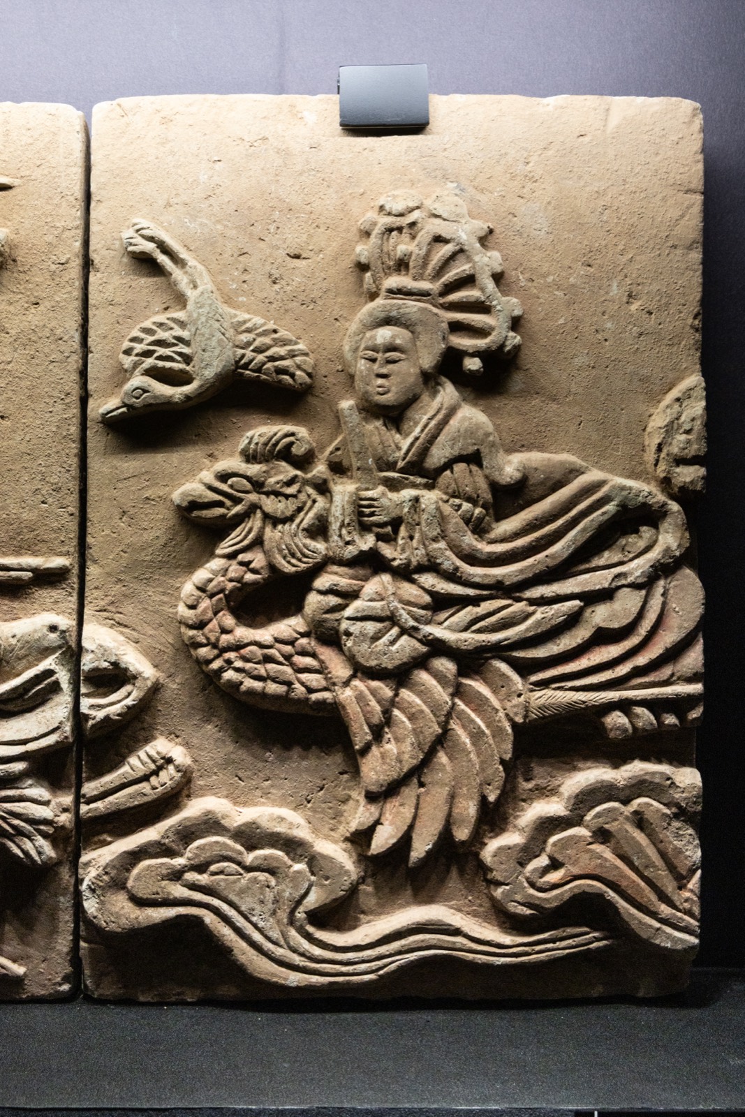 7 彩绘砖雕乘凤驾鹤西游图 2001年陕西宝鸡李茂贞夫人刘氏墓（945年）出土 五代后晋