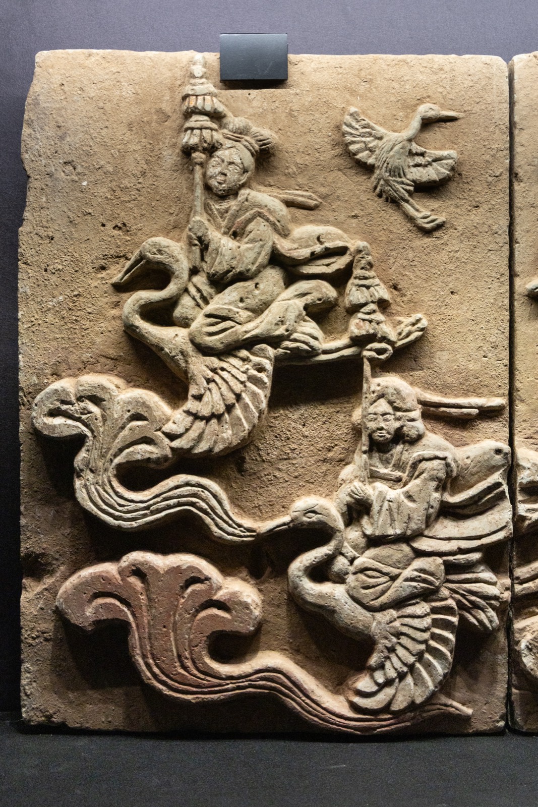 7 彩绘砖雕乘凤驾鹤西游图 2001年陕西宝鸡李茂贞夫人刘氏墓（945年）出土 五代后晋
