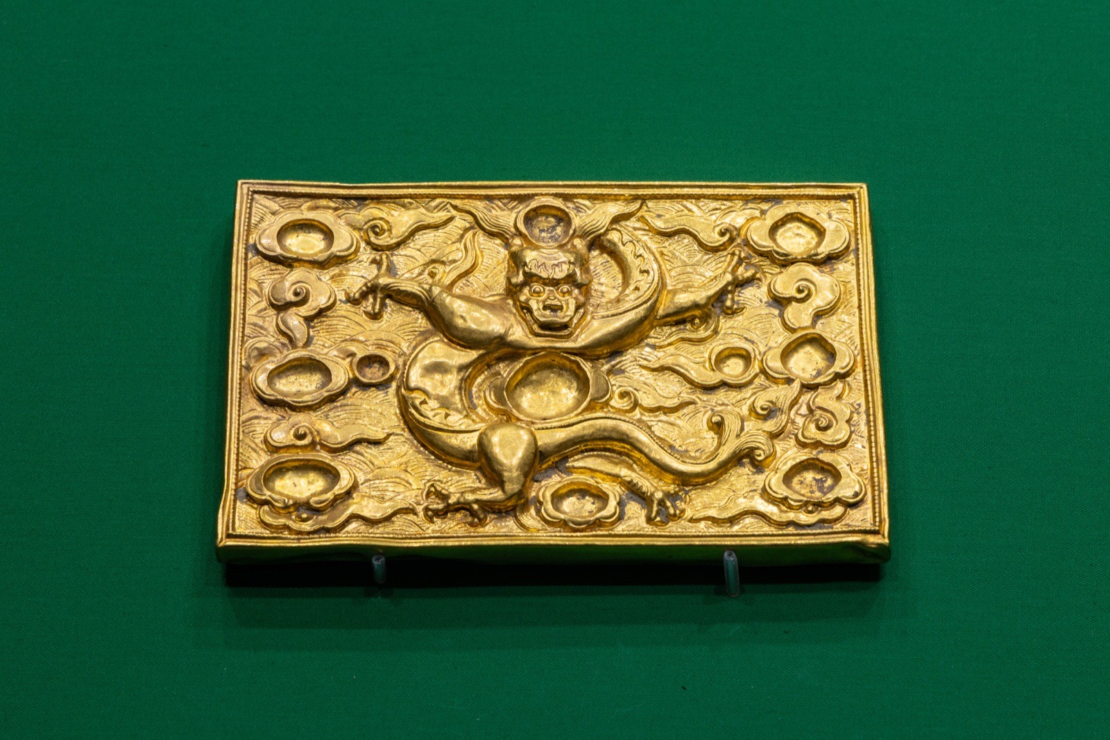 1 龙纹金带饰 明代 四川省成都市青羊区明墓出土